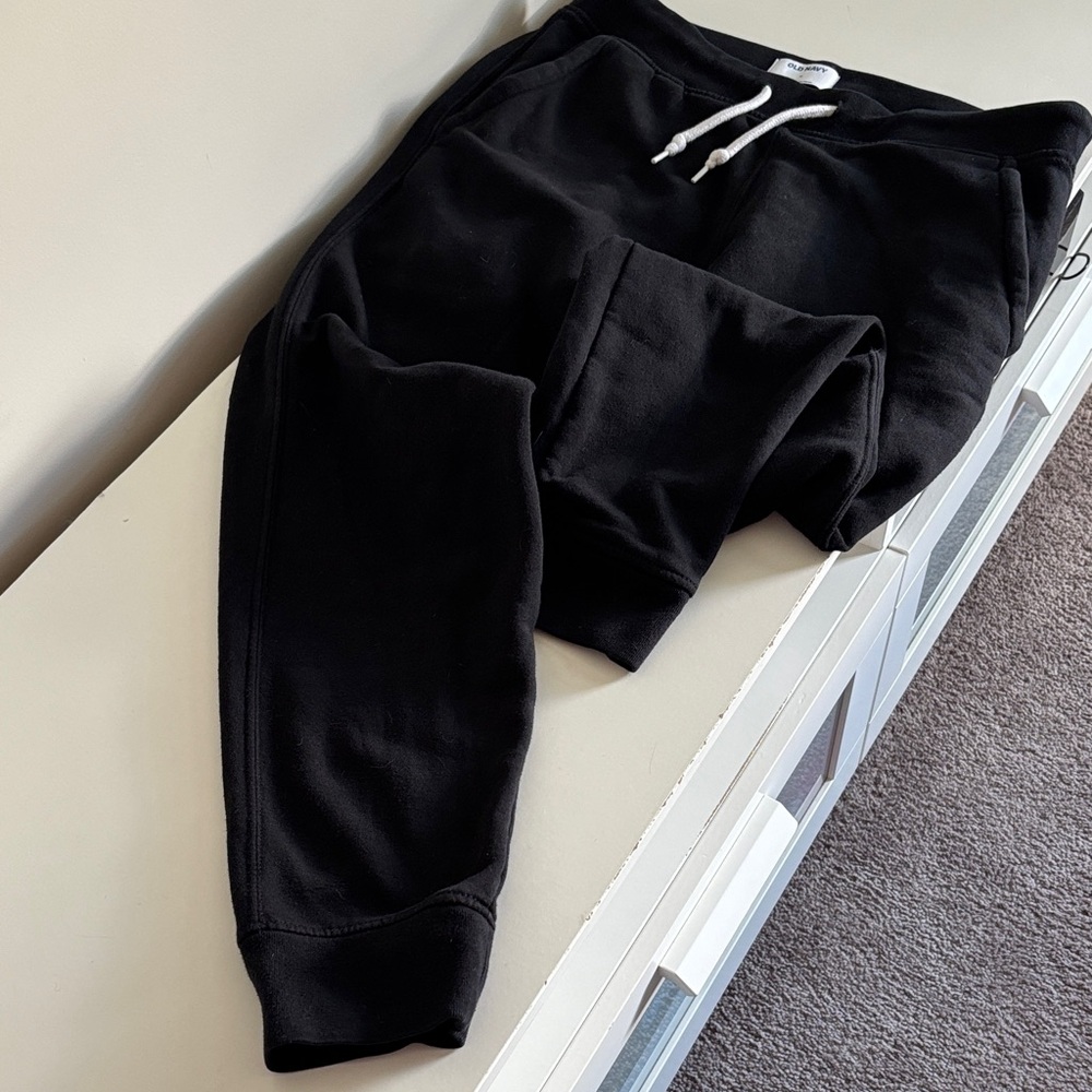 Black Men’s joggers with White Drawstrings